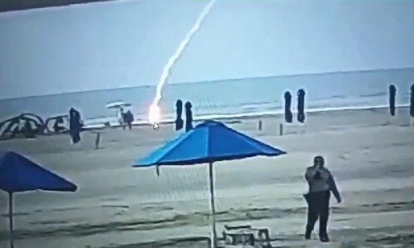 En video: mujer murió tras ser impactada por un rayo en las playas de La Boquilla, en Cartagena
