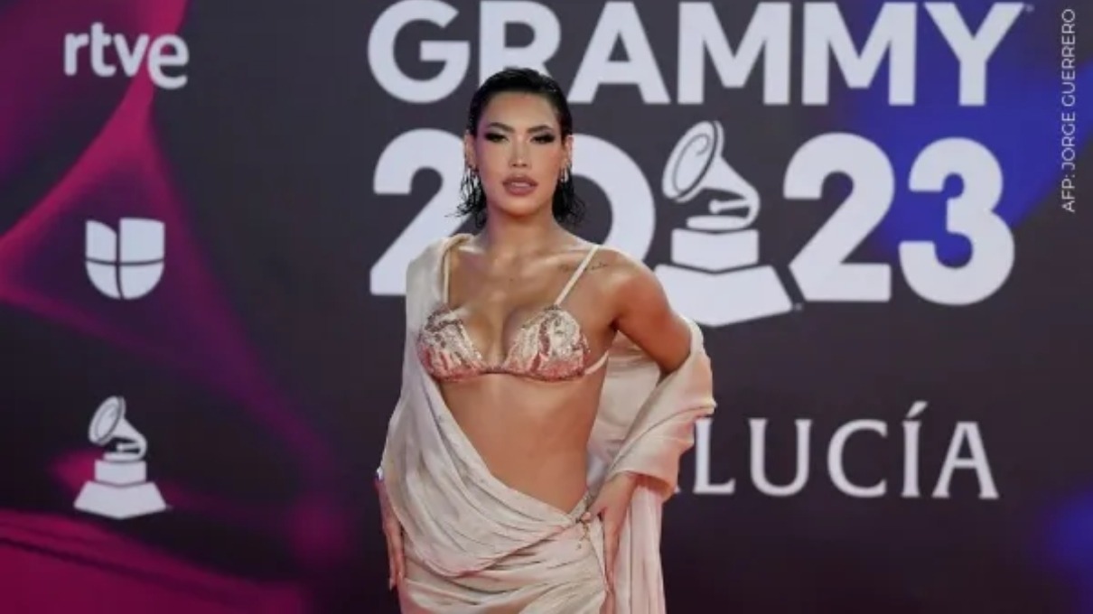 Ana del Castillo generó una oleada de halagos y críticas tras ser presentadora en los Grammy Latino