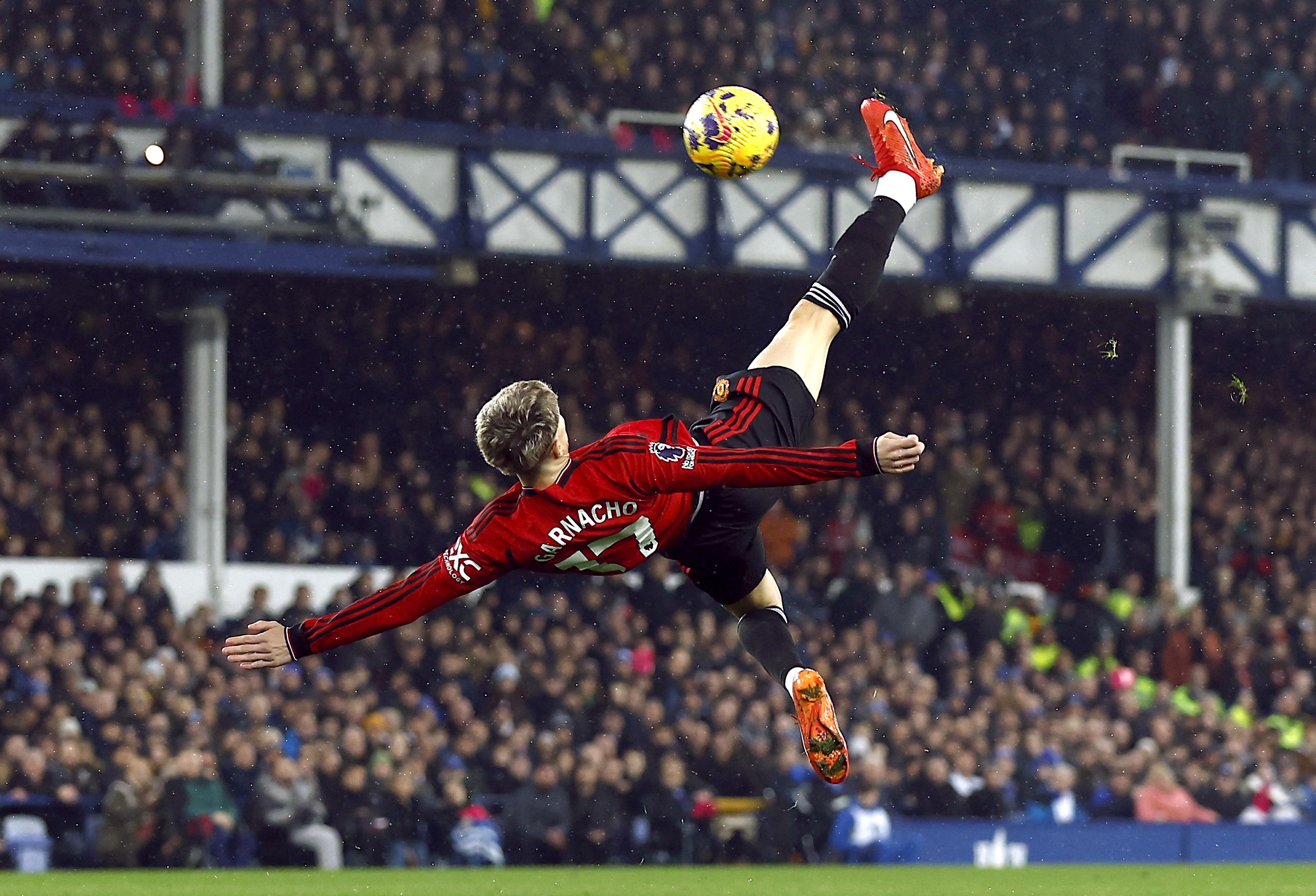 En video | ¿Mejor gol del año? Alejandro Garnacho anotó un golazo de chilena contra el Everton