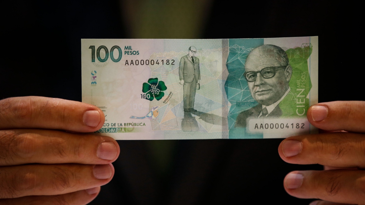 Así puede reconocer un billete falso desde su celular