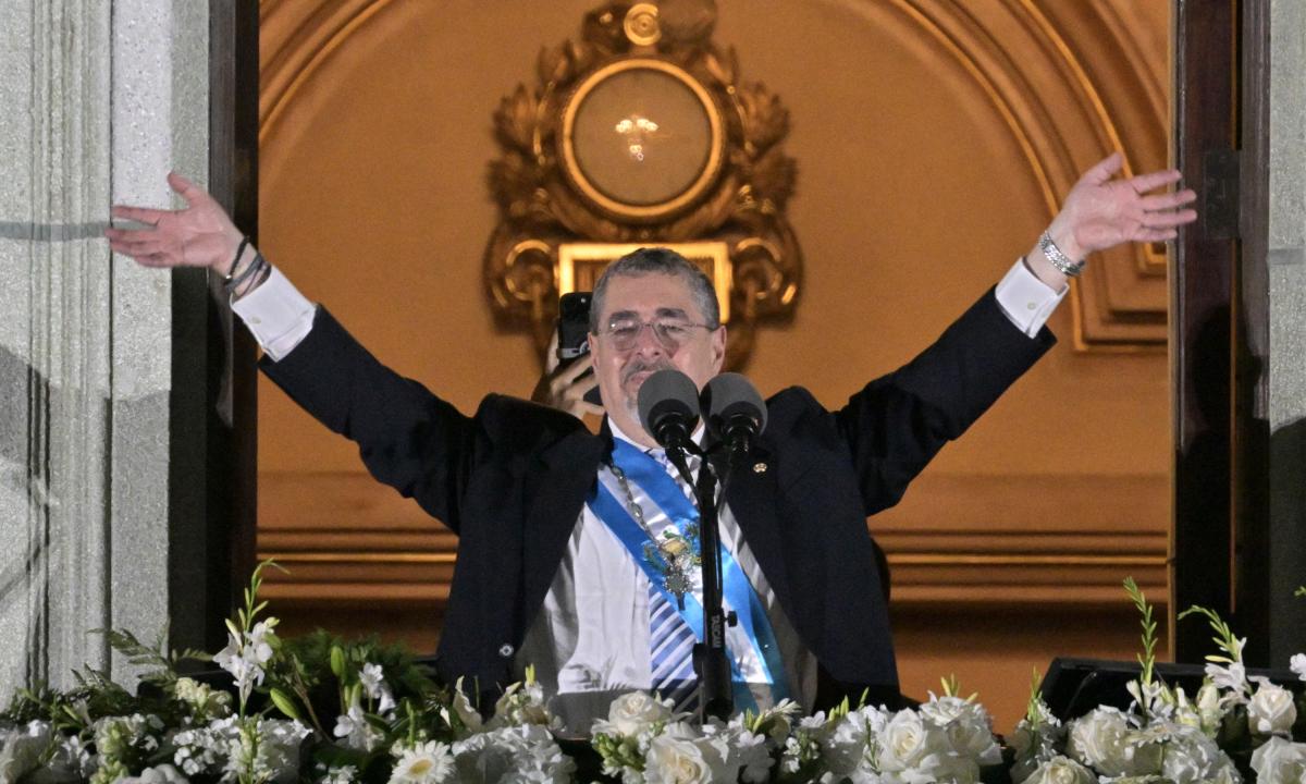 Así se vivió el caos en medio de la posesión de Bernardo Arévalo en Guatemala 