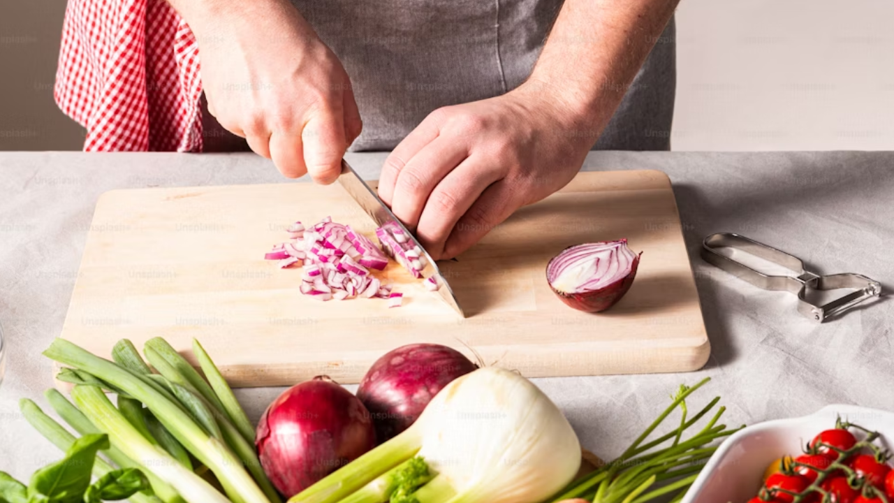 ¿De madera o de plástico? Esta es la mejor tabla de cortar para cocinar