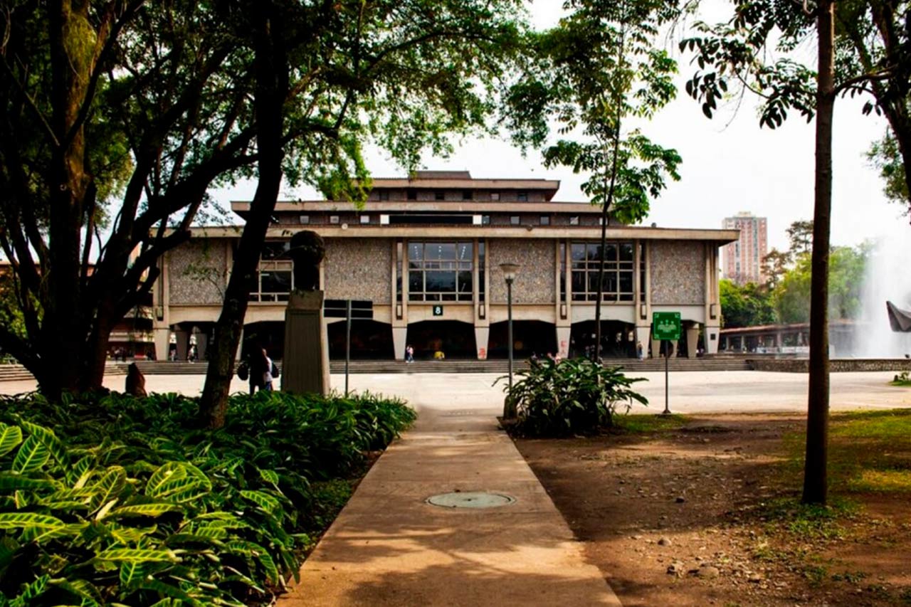 “Estudiante eterno”: este es el hombre que lleva 40 años estudiando en la Universidad de Antioquia