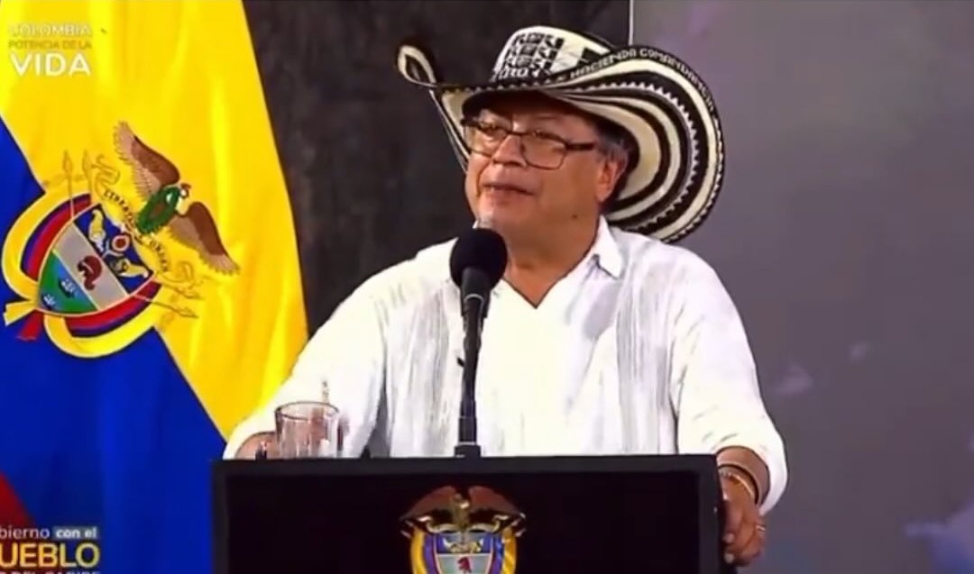 Petro dijo que quiere que "cojan vivo" a 'Iván Mordisco' para que hable desde la cárcel
