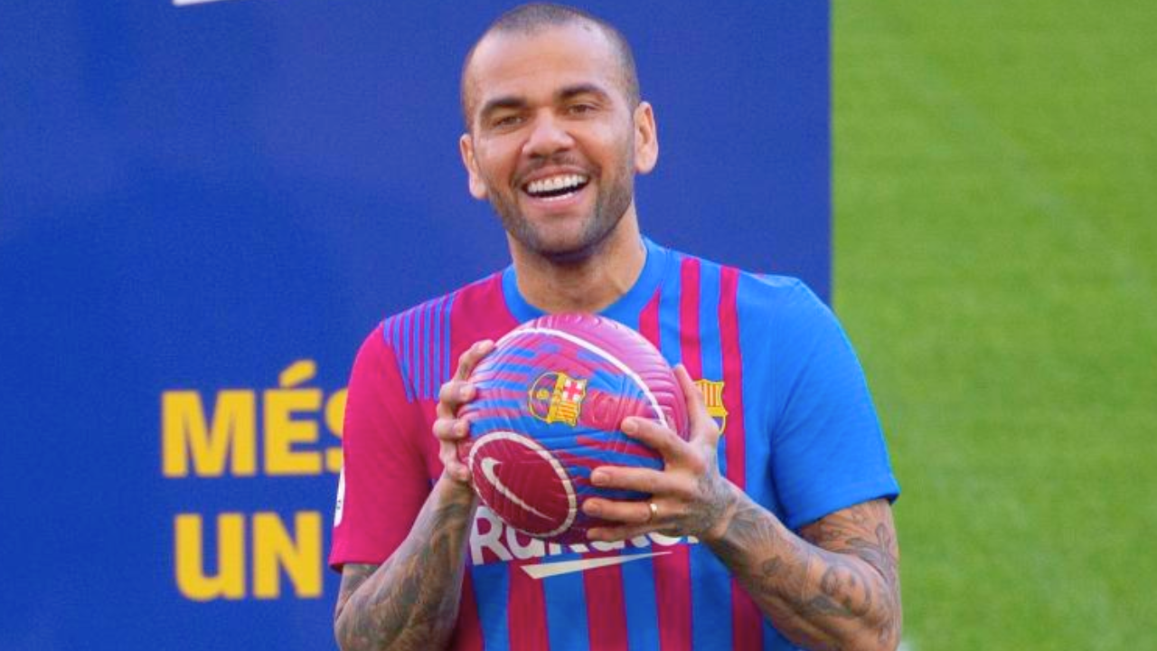 Barcelona le devolvió el estatus de leyenda a Dani Alves: "el mejor lateral de la historia"