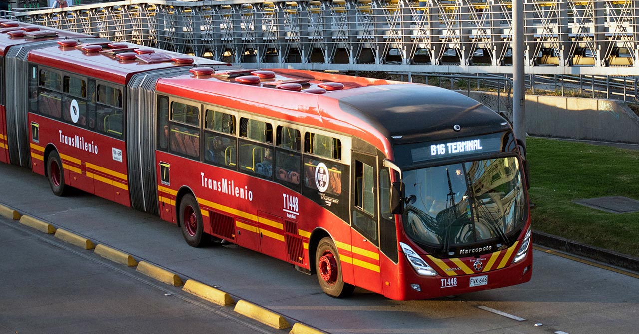 Aterrador: un hombre intentó inyectar una sustancia desconocida a una joven en TransMilenio.  Así fue