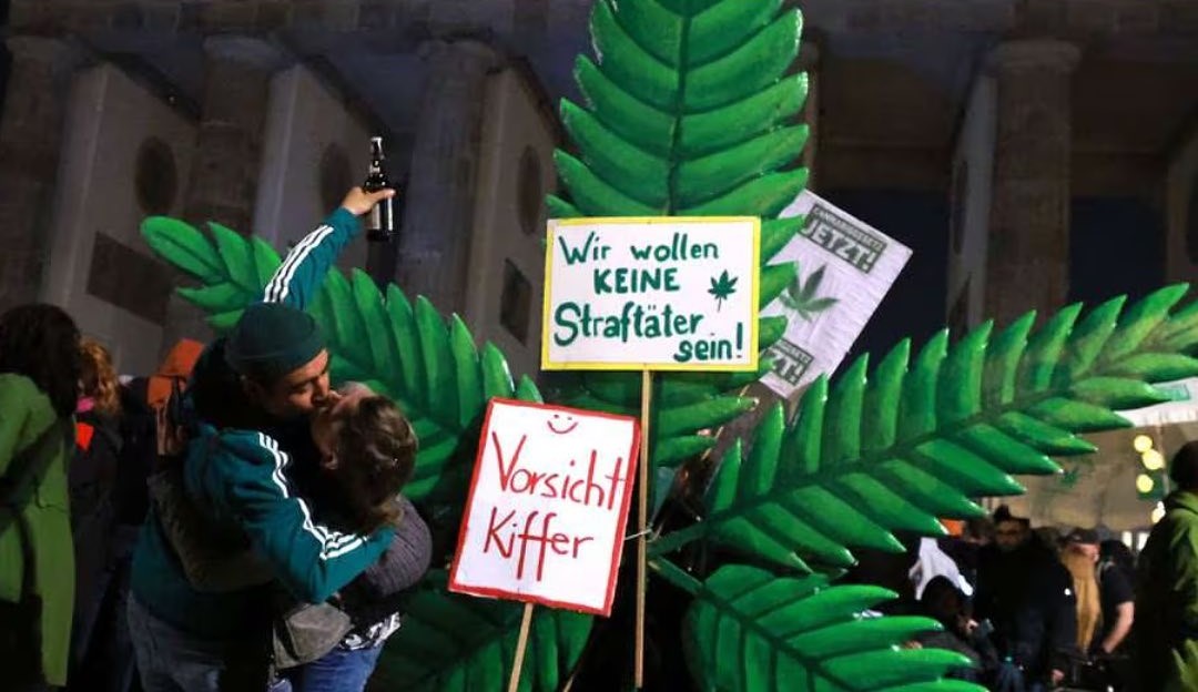 En medio de festejos y críticas, Alemania legalizó el uso recreativo del cannabis: le contamos 