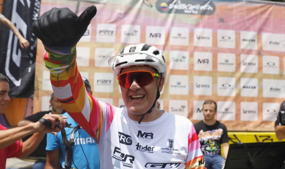 Deportista colombiano rompió récord Guinness al subir 223 escalones de la comuna 13 de Medellín en 8 minutos