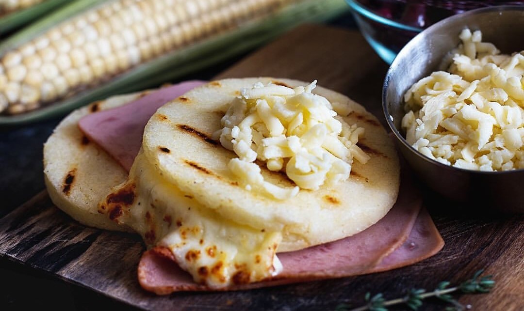 Cobraron 160 mil pesos por una arepa en El Poblado, en Medellín: esto se sabe al respecto