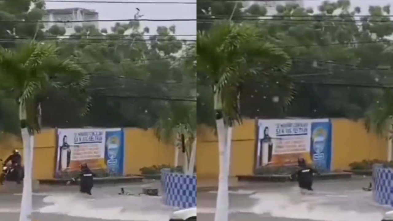 En video: ¡Increíble! Hombre se lanzó a un arroyo en Barranquilla para rescatar su motocicleta