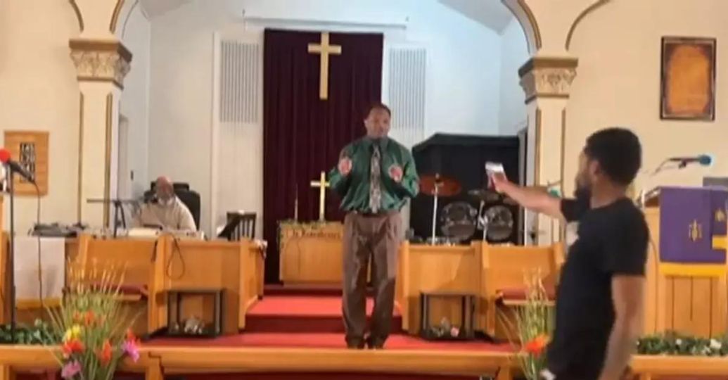 En video: hombre intentó matar a un pastor en Estados Unidos pero le falló el arma