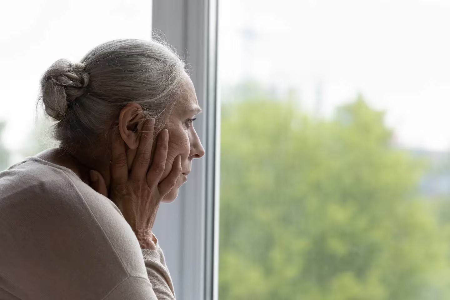 Científicos descubren una variante genética que protegería contra el Alzheimer: esto se sabe