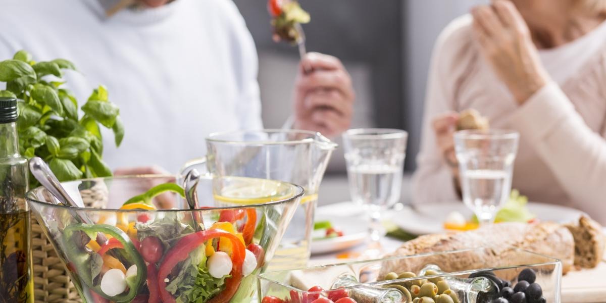 Esta es la dieta que está asociada con el envejecimiento lento y sano del cerebro: tome nota