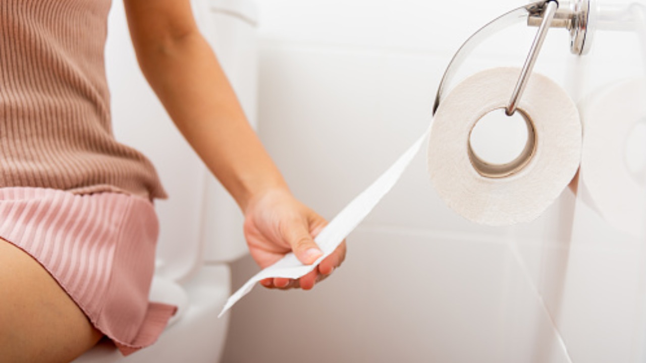 ¿En la caneca o en el inodoro? Este es el lugar en el que debe ir el papel higiénico, según expertos