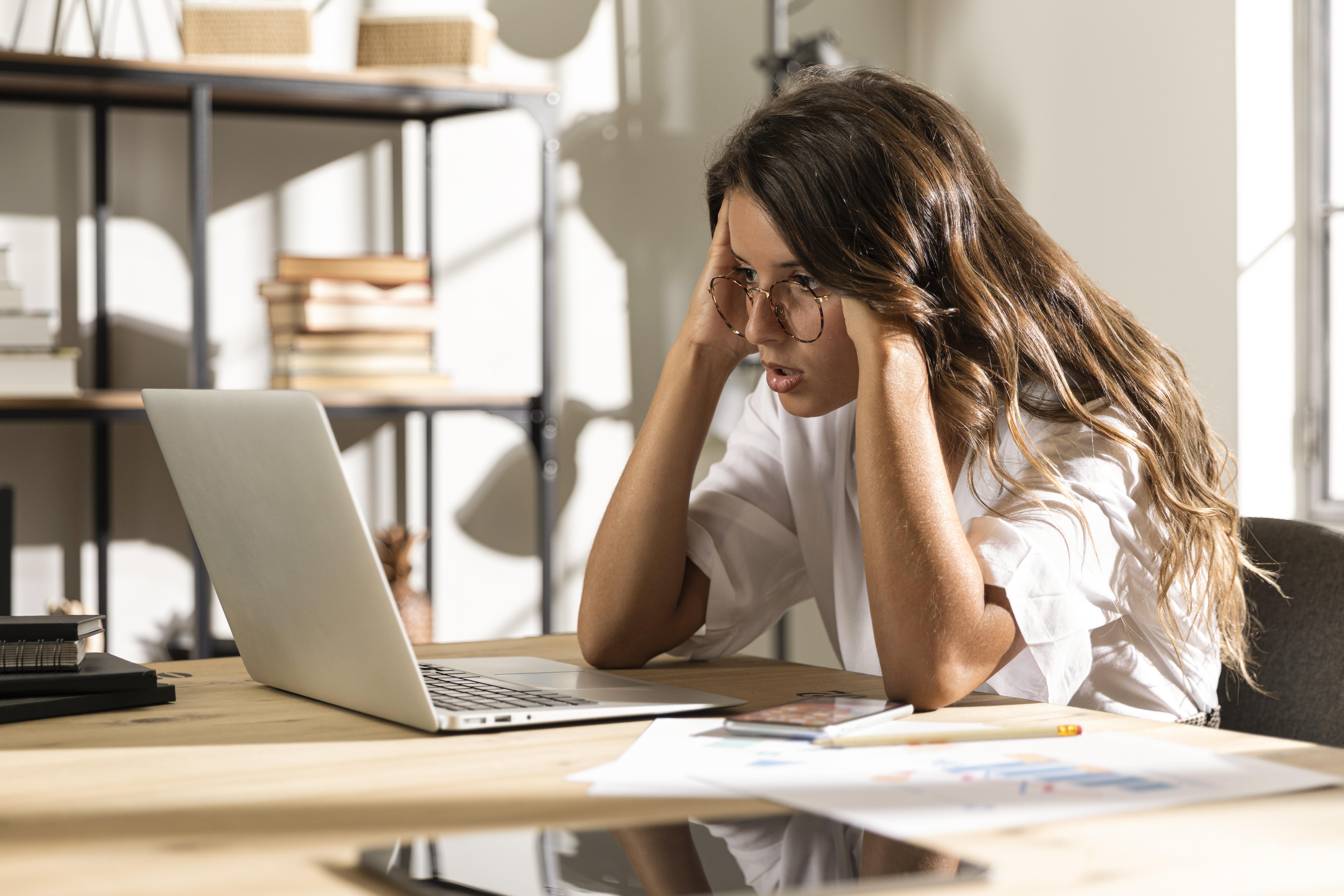 Estos son los trabajos que más causan infelicidad, según Harvard: le contamos