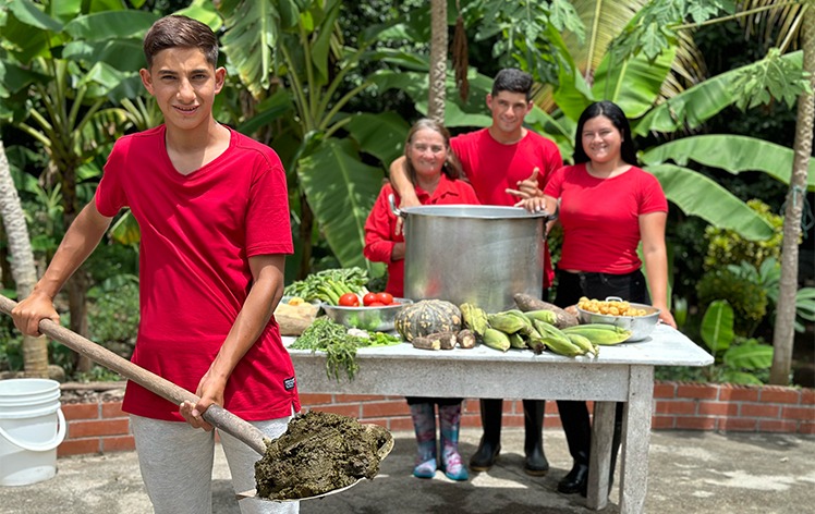 ¡Inesperado! 'Los Escachaítos’ aceptan reto de Alquería y cocinan sancocho usando estiércol