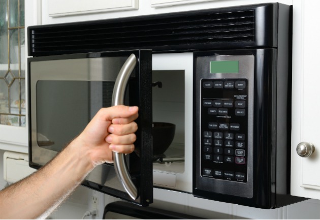 ¿Usar el horno microondas todos los días produce cáncer? Esto responden los expertos al respecto