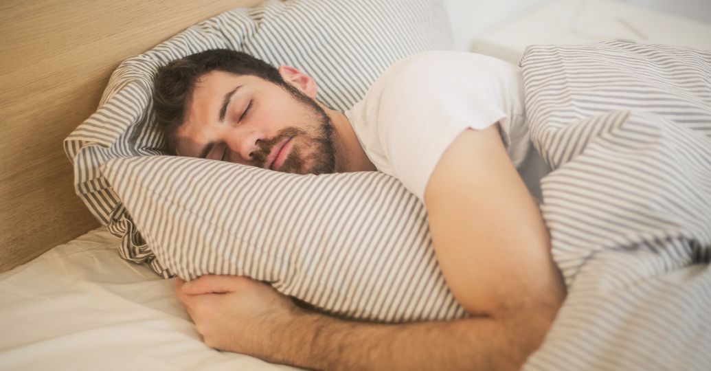¿Qué pasa en el cerebro de una persona que se va a dormir después de a 1 de la mañana?