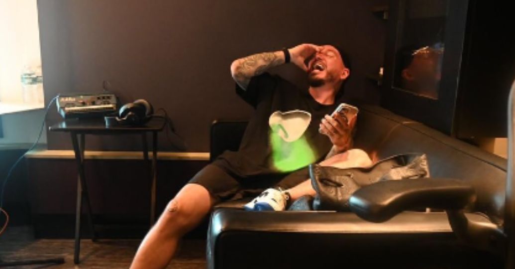 J Balvin se dejó ver en Medellín y prestó su Ferrari de 2mil millones