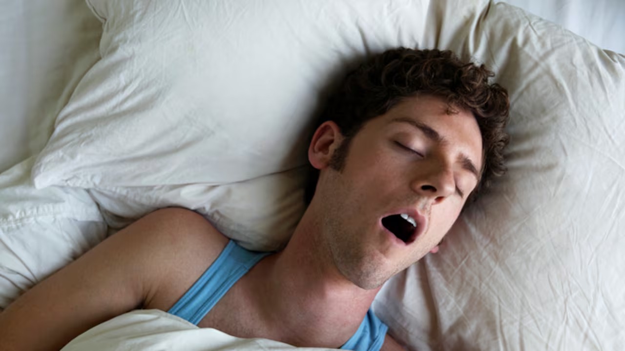 ¿Cuál es la mejor postura para no roncar al dormir? Recuerde que la posición hace un gran cambio