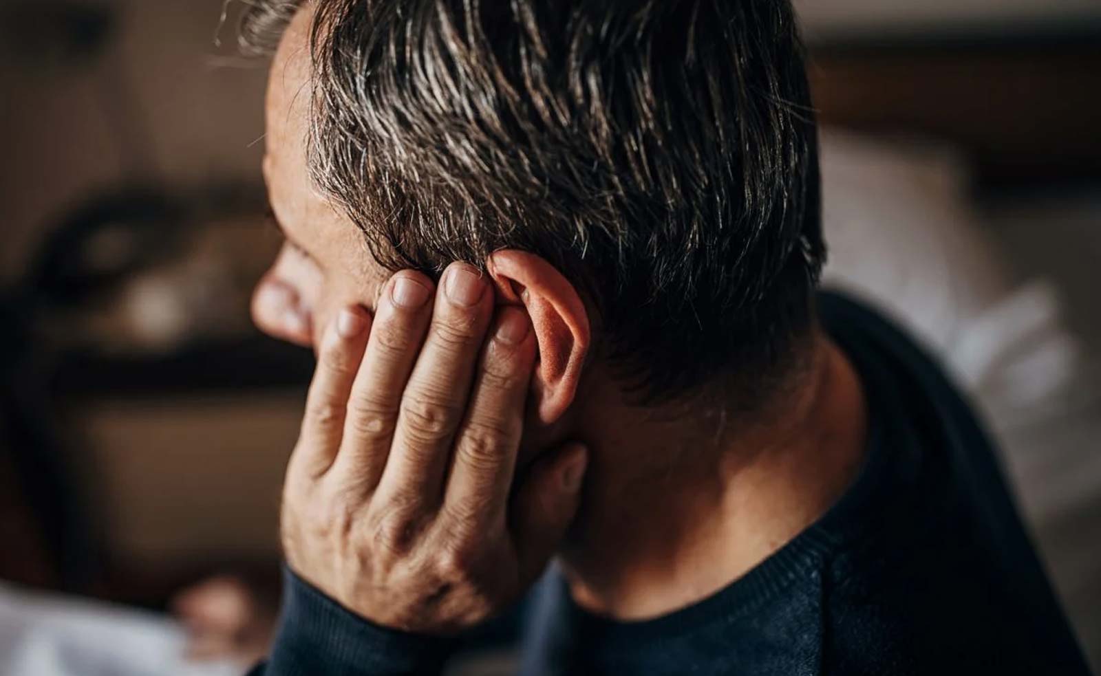 ¡Qué molesto! Esta es la razón por la que siente que se le tapan los oídos al viajar: le explicamos