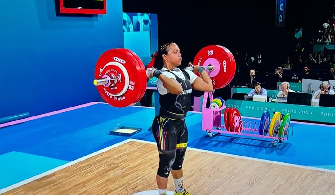 ¡Enorme! Mari Levis Sánchez gana medalla de plata en levantamiento de pesas en los Olímpicos
