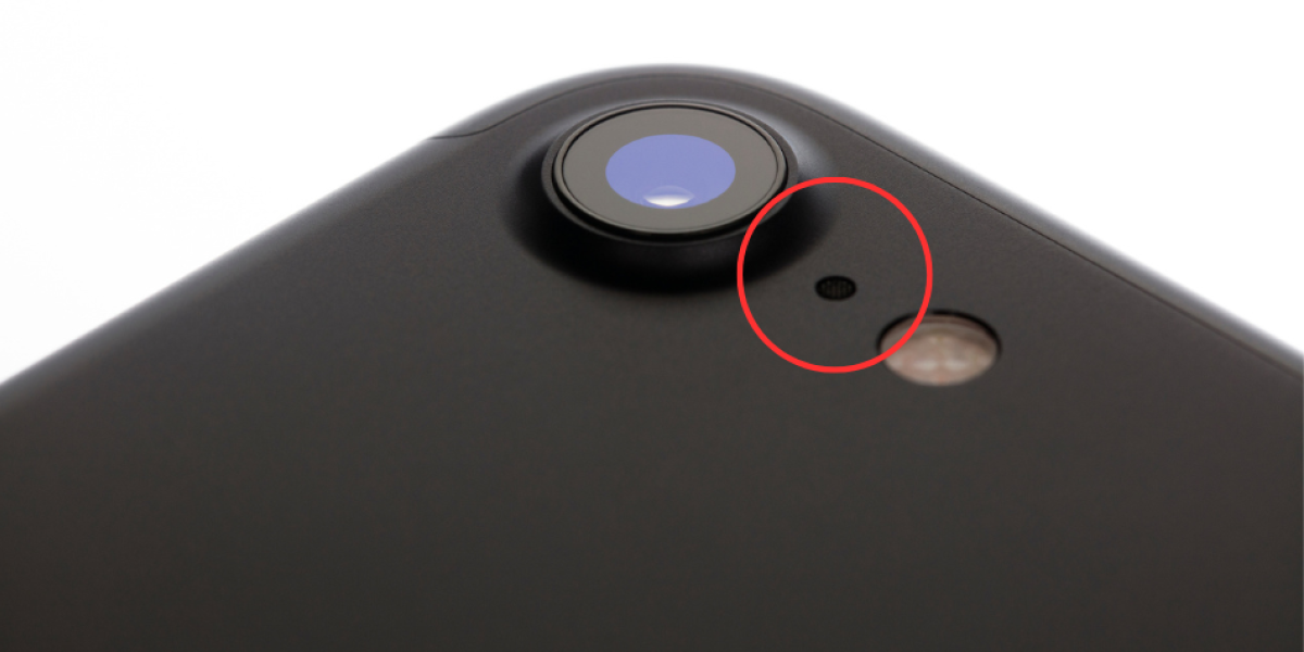 ¿Se lo ha preguntado? Para esto funciona el orificio cerca de la cámara del celular: es vital