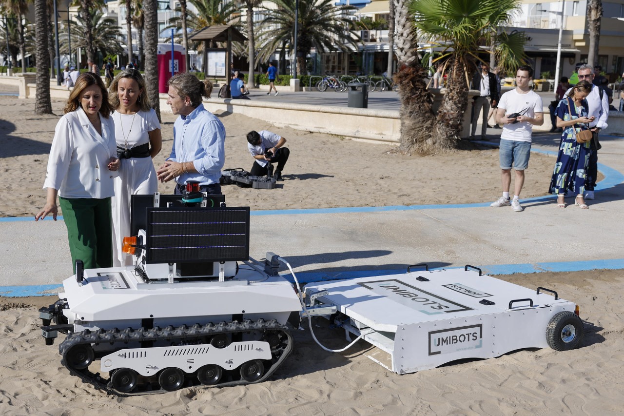 En Italia, investigadores desarrollan un robot para recoger las colillas de cigarrillos en playas