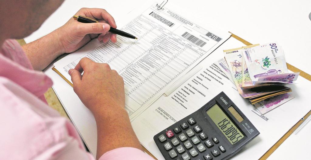 ¡No se gane una multa! Este es el calendario tributario en octubre para declarar renta en Colombia