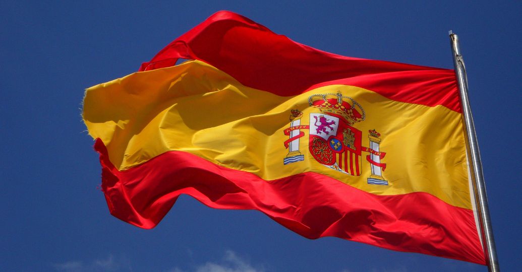 ¿Qué requisitos debe cumplir un colombiano para viajar a España?