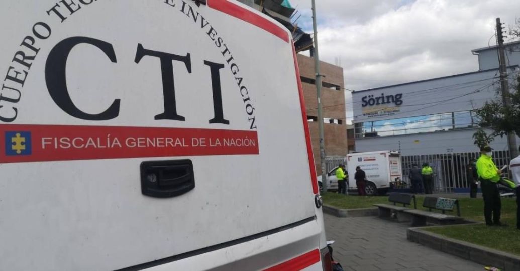 Patrullero atacó a su expareja a tiros, luego de haberla encontrado con otro hombre: esto se sabe