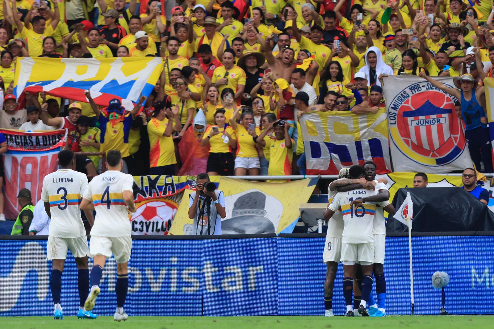 ¡Goleada y tres puntos! ¡Vea los cuatro golazos con los que la Selección Colombia venció a Chile! 