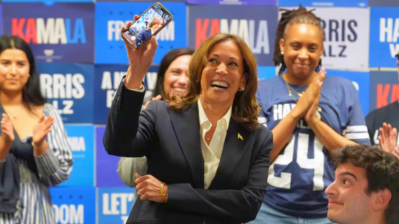 En video| Críticas a Kamala Harris por "fingir" supuesta llamada de agradecimiento con votante