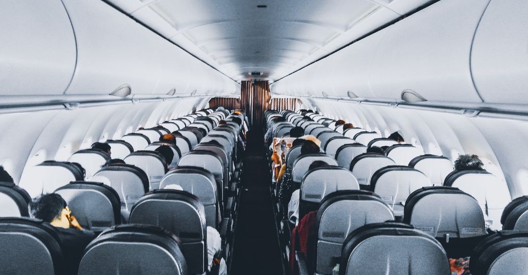 ¿Por qué a algunas personas les da mareo en un avión y cómo evitarlo?