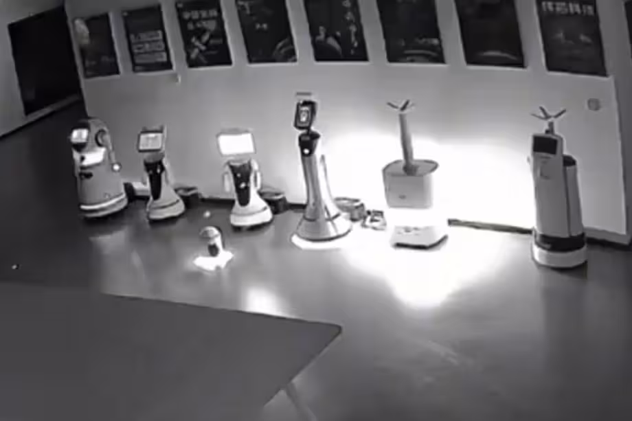 En video: cámara captó a un robot con IA convenciendo a otros de irse y genera un debate en redes
