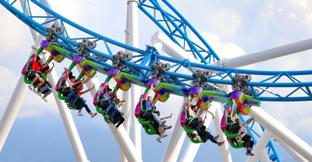 Abrieron la primera montaña rusa invertida en el Parque del Café: ¿cómo funciona?