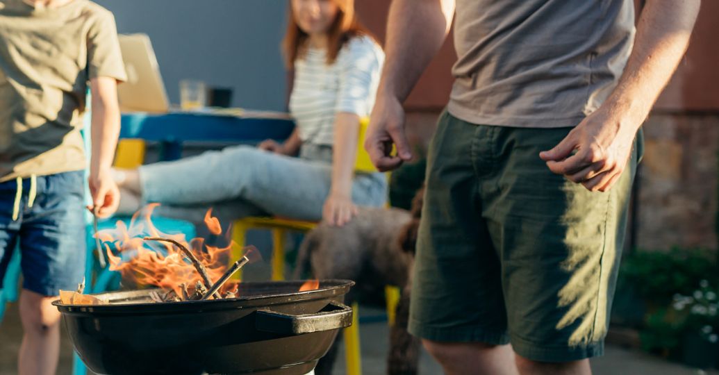 El truco para quitar el olor a humo de asado de la ropa