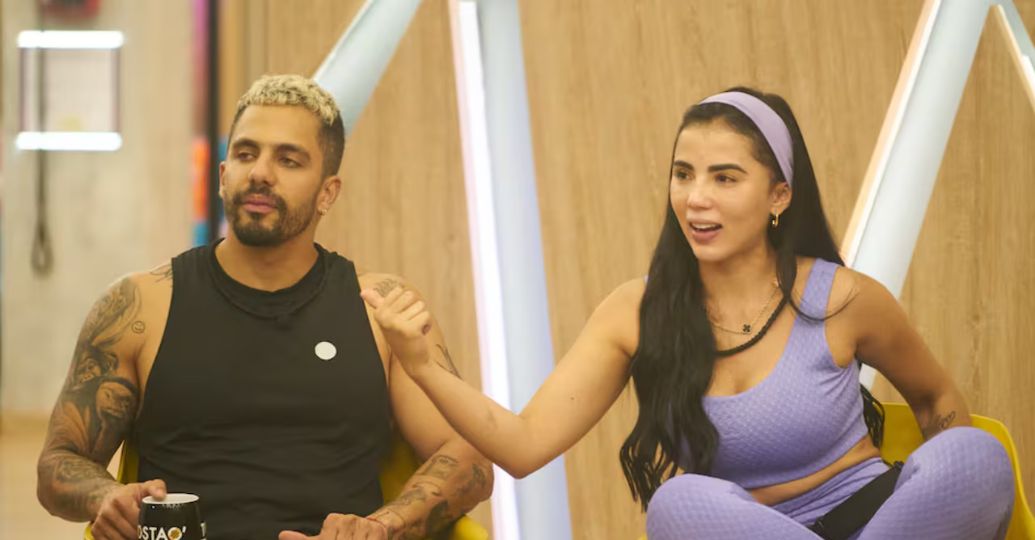 Altafulla y Karina García se dieron un beso en La Casa de los Famosos