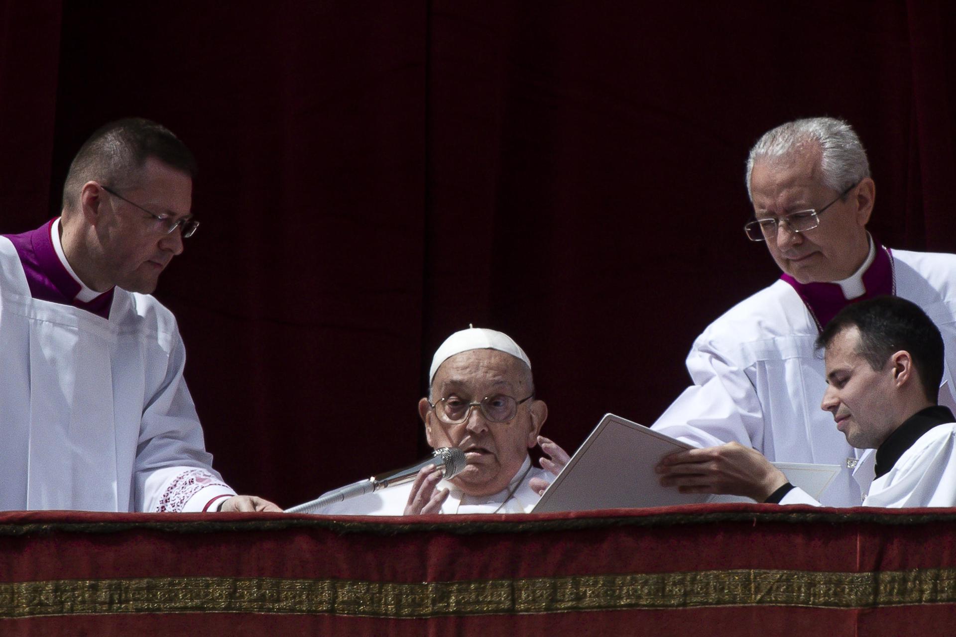 Papa Francisco rompió con la tradición: funeral será sobrio y su entierro no será en el Vaticano