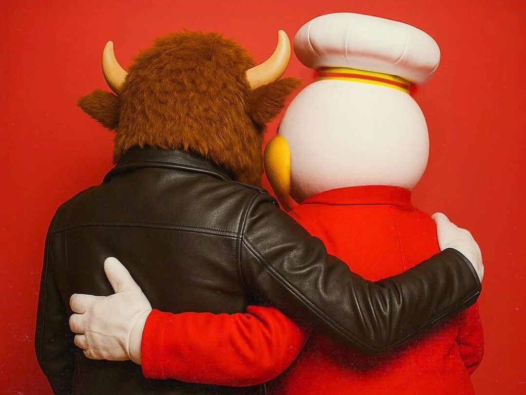 Marcas salen en defensa de Frisby por lío en España: "el sabor original no se copia"