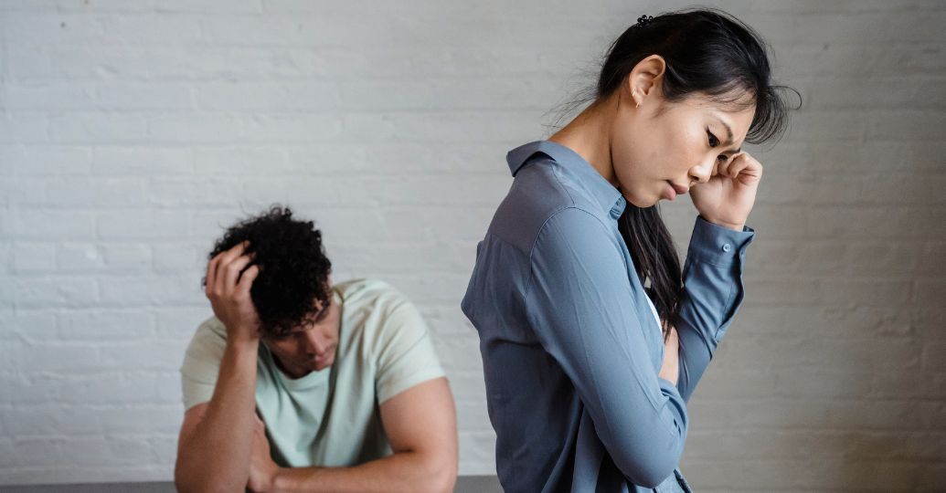 ¿Sospecha de una infidelidad? Estos son los gestos que, según un experto, podrían delatarla