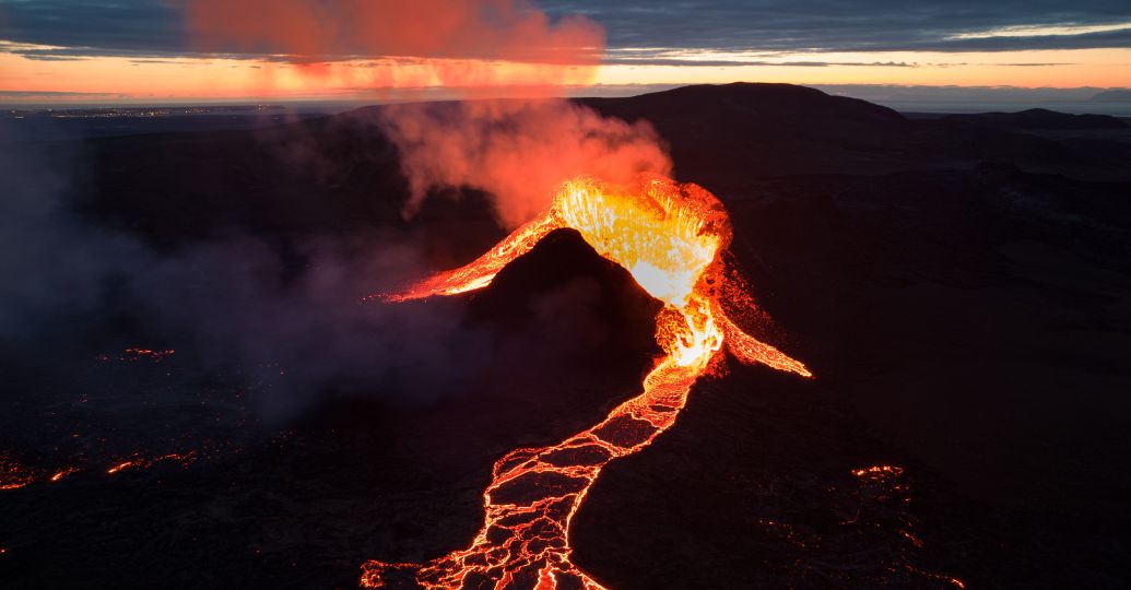 Erupción volcánica tras terremoto en Rusia activa alertas sísmicas en el Pacífico