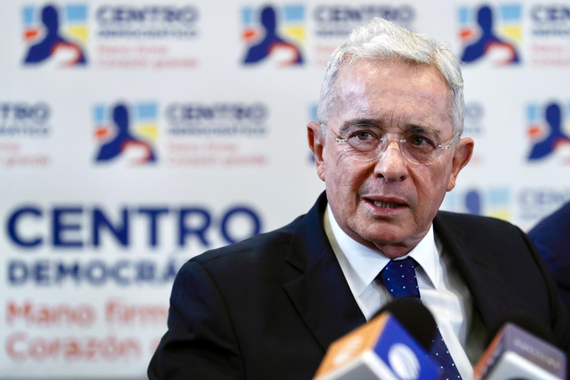 Condenan oficialmente al expresidente Uribe a 12 años de prisión domiciliaria