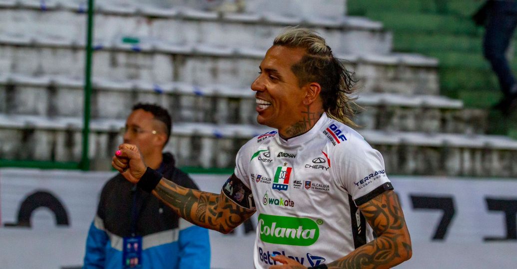 De la mano de Dayro Moreno, Once Caldas golpea primero ante Huracán en Sudamericana