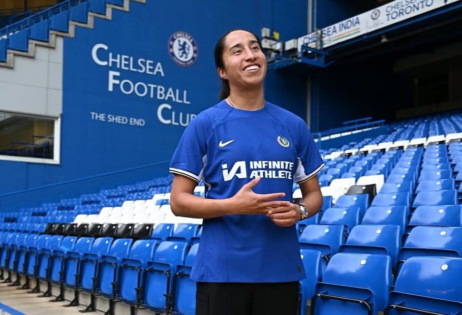 Revelan quién sería la novia de Mayra Ramírez: se besaron en pleno concierto