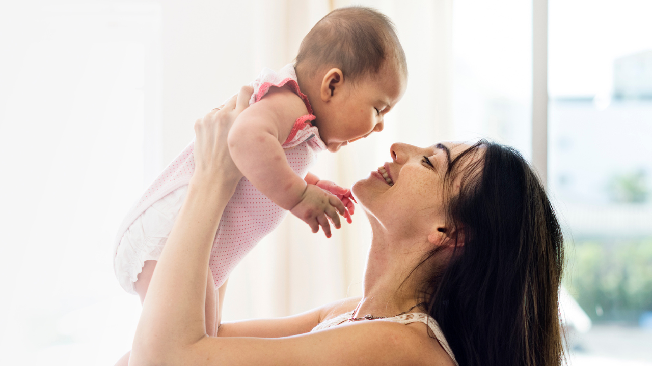 Licencia de maternidad en Colombia podría ampliarse a 6 meses: hay una demanda en la Corte