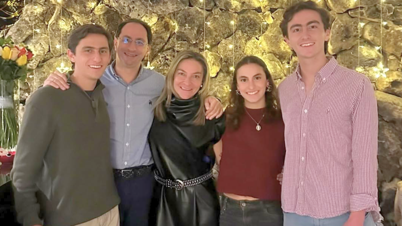 ¿Quién es la esposa de José Manuel Restrepo, fórmula de Abelardo? Es mentira que esté casado con su prima