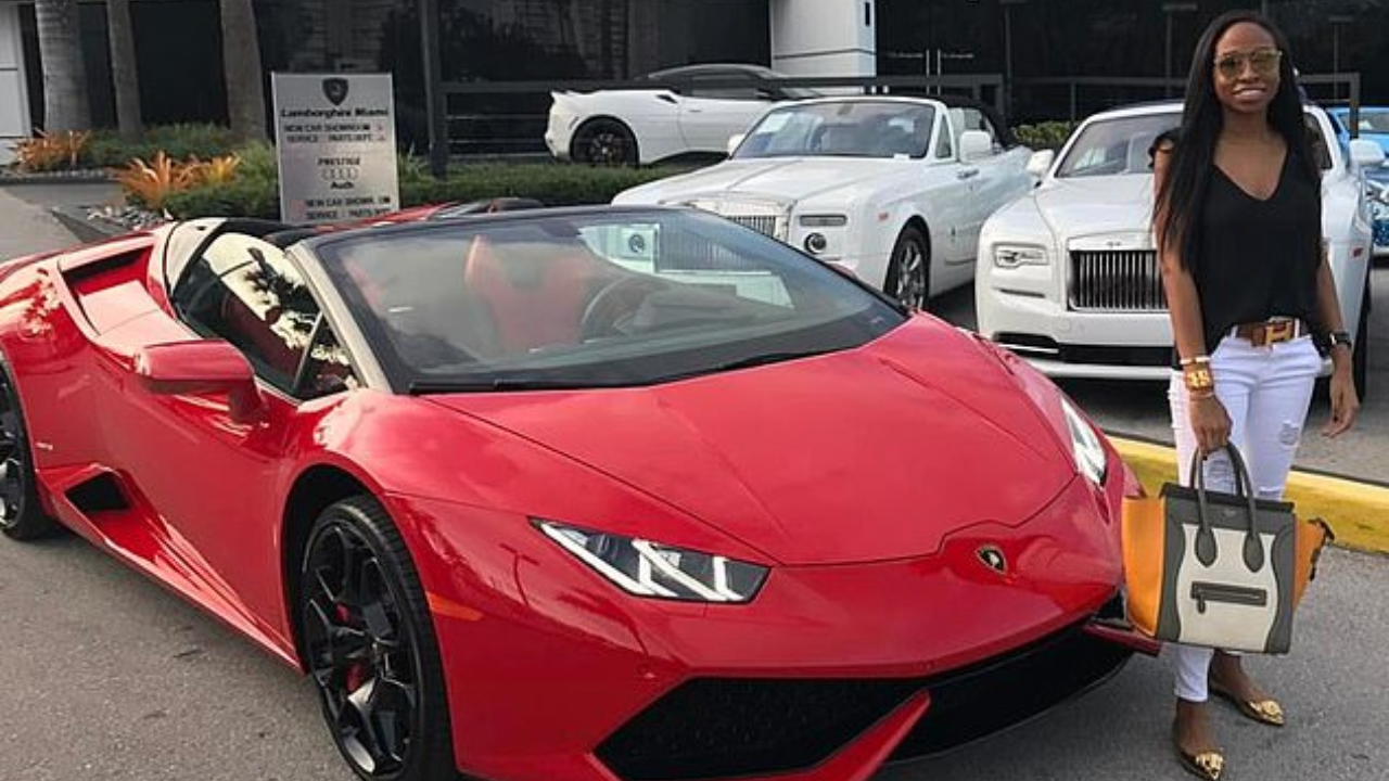 Cambio radical: a esto se dedica hoy Jenny Ambuila, quien presumía lujos y un Lamborghini