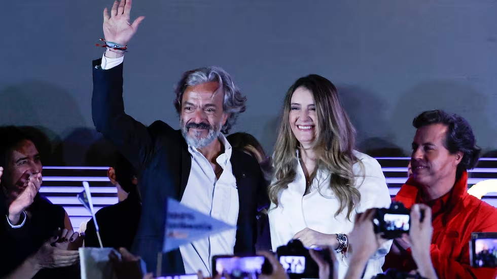 ¿Cuánto dinero recibiría Juan Daniel Oviedo por la reposición de votos? Este es el cálculo