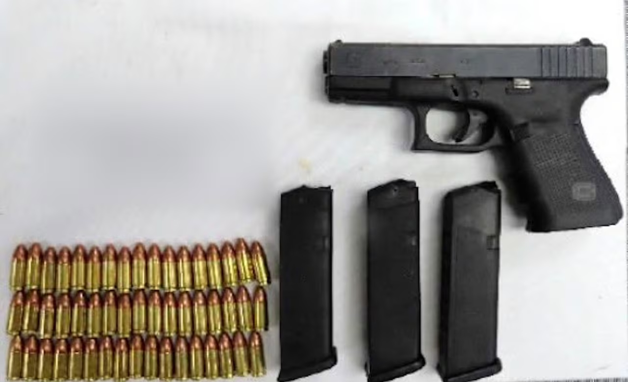 Reconocida creadora de contenido fue capturada por tráfico de armas: así las encontraron en su casa